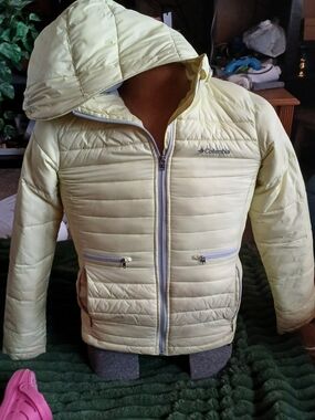 Columbia Womans Bright Yellow Hooded Puffer Jacket